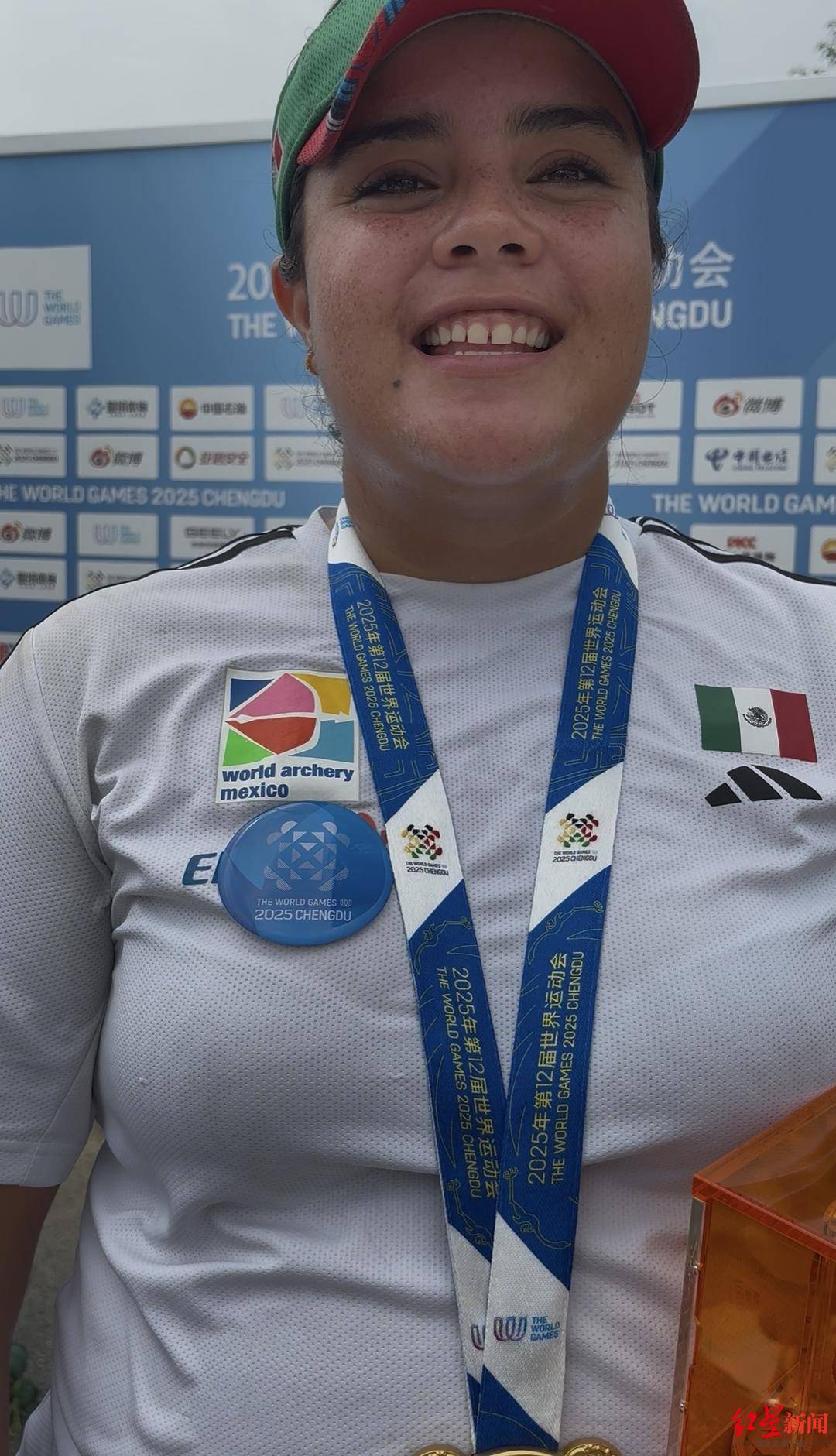 英国射箭选手勇夺女子团体赛金牌，稳定发挥